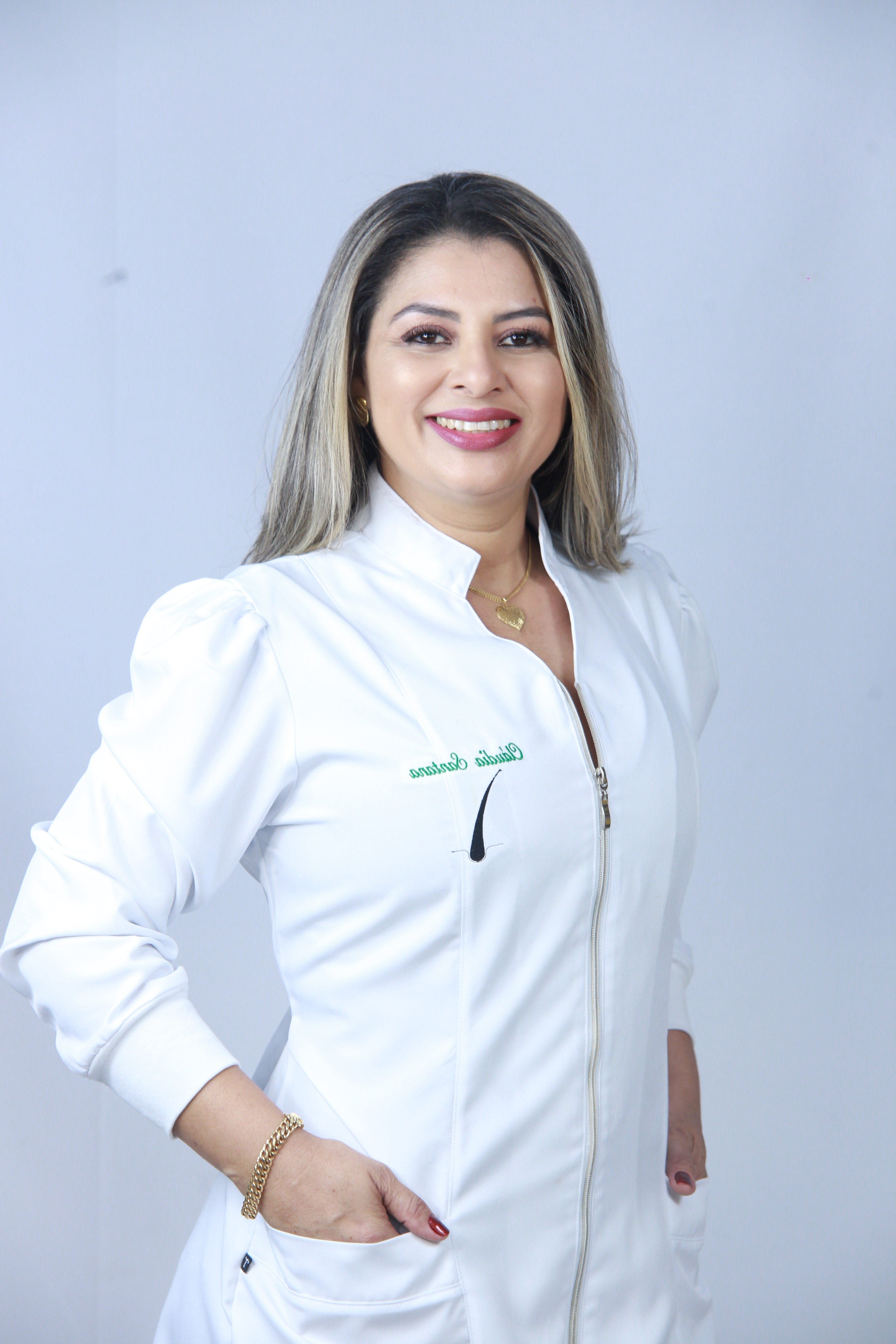 Cláudia Santana, especialista em loiro em Marabá